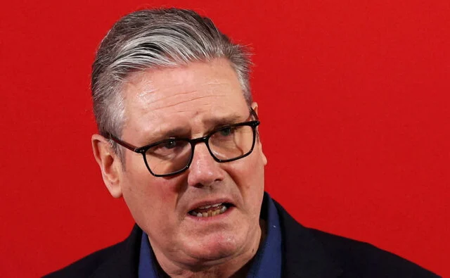 „A brit miniszterelnöknek le kell mondania”