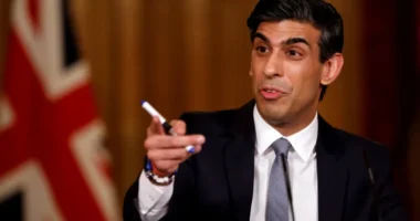 Bejelentették, a brit gazdaság hivatalosan is recesszióban, Rishi Sunak kormánya pedig egy óriási bukás felé menetel a közelgő választásokon
