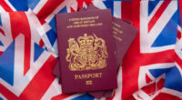 A fiatalok „ingyen” kaphatják meg a brit állampolgárságot bizonyos körülmények közt Nagy-Britanniában 2