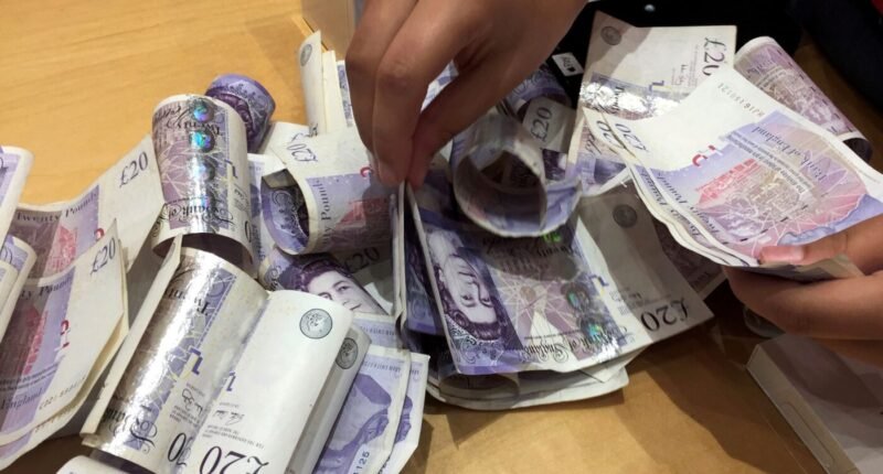 Több, mint 800 ezren jogosultak 2000 fontnál is nagyobb összegre Nagy-Britanniában, és nem is tudnak róla
