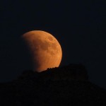 Ilyen volt a holdfogyatkozás és vörös Hold ma hajnalban, képekben