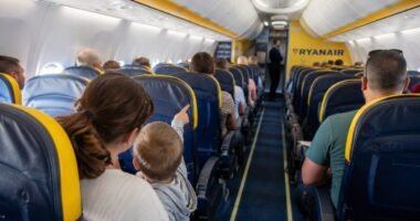 Fontos változás a Ryanairnél, aminek minden család örülni fog - azonnali hatállyal eltörölték a felháborodást keltő díjat