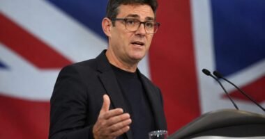 Andy Burnham bemutatta Nagy-Britannia 10 éves átalakítási tervét – új korszak jön, és történelmi reformokat ígér