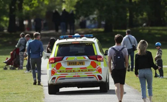Koronavírus UK, friss hírek: kijárási korlátozás, iskolák, pubok, emelkedik a büntetés összege