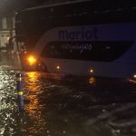 Hatalmas csőtörés Dél-Londonban: egész utcákat árasztott el a víz