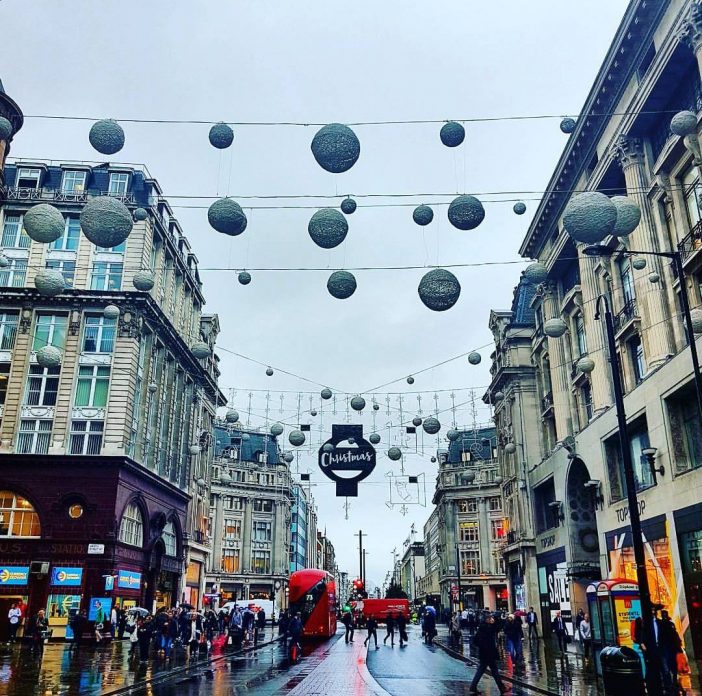 „Maga a pokol”: Egész London kiakadt, hogy a karácsonyi világítás már októberben fent van 3