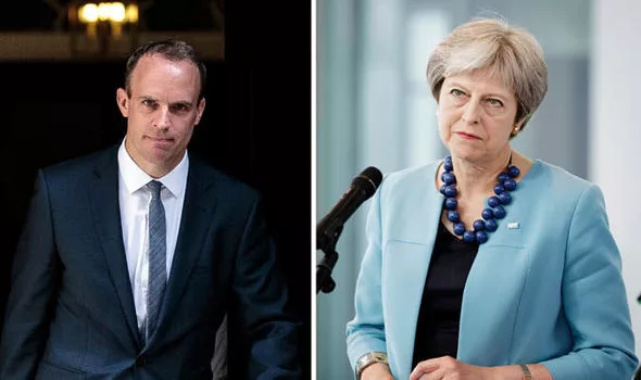 Teljes botrány a Brexit körül: lemondott az új Brexit miniszter, sőt bevallották, hogy a kilépés megállítható