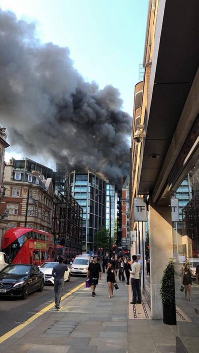 Tűz ütött ki London belvárosában az egyik luxushotelben: 120 tűzoltó oltotta a lángokat 6