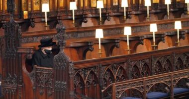 A királynő egyedül ülte végig férje búcsúztatását: Fülöp herceg temetése képekben