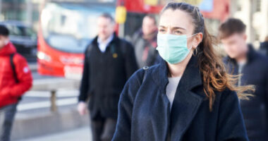 Angliában újabb 151 halott, Magyarországon először több mint 3000 új fertőzött 1 nap alatt