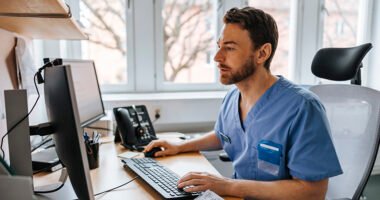 „Nem érti, mit mondok” – a yorkshire-i akcentust még az AI-recepciós sem érti a brit háziorvosoknál