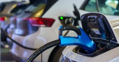 Új támogatás az elektromos autókra Nagy-Britanniában - akár 3750 fontot is kaphatunk