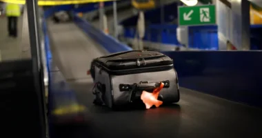 Horrorbaleset a londoni Heathrow repülőtéren: az egyik alkalmazottat a ruhájánál fogva behúzta a futószalag