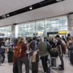 A repülőtérről szökött meg 5000 fonttal és vőlegénye poggyászával egy menyasszony Londonban, míg párja kiment a mosdóba