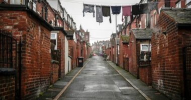 „Nem kapcsolom fel a lámpát, nincs rá pénzem" - rengetegen élnek hónapról hónapra, adósságcsapdában Nagy-Britanniában