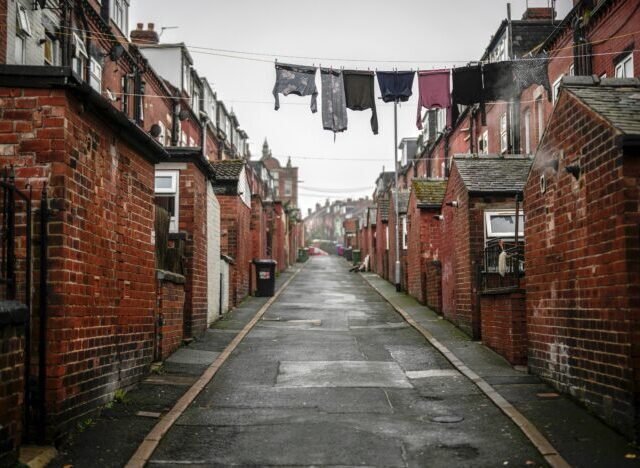 „Nem kapcsolom fel a lámpát, nincs rá pénzem” – rengetegen élnek hónapról hónapra, adósságcsapdában Nagy-Britanniában