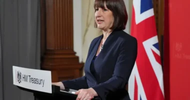 Súlyos vádak, a brit pénzügyminiszter "félrevezette a lakosságot"