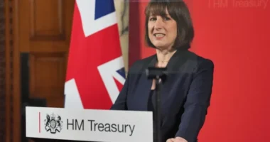 Súlyos megszorítások, adóemelések jöhetnek a Nagy-Britanniában élők számára - hatalmas a költségvetési hiány