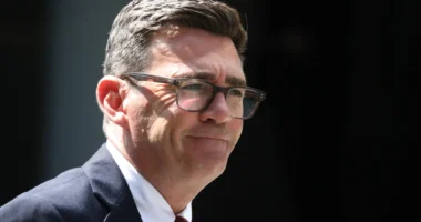 Az új brit miniszterelnök bejelentette első intézkedését - ennyivel fizethetnek kevesebbet a családok