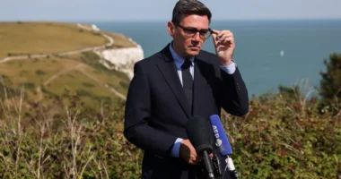 Andy Burnham új intézkedéseket jelentett be: ezt tervezi az illegális bevándorlók és csatornaátkelések megfékezésére