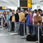 Figyelem! Nagy-Britannia legnagyobb repülőterén napi limitet vezettek be, hogy hány ember utazhat