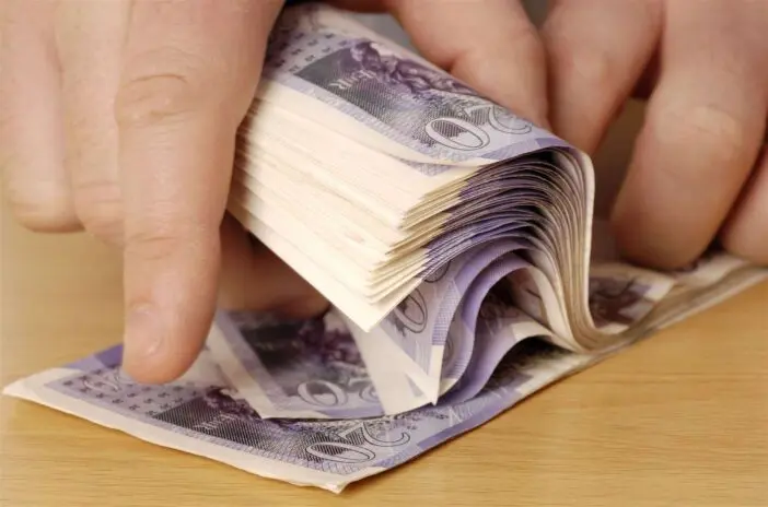 Több milliárd GBP támogatás nem kerül kifizetésre emberek ezreinek Nagy-Britanniában, pedig csak igényelni kellene - itt egy kalkulátor is