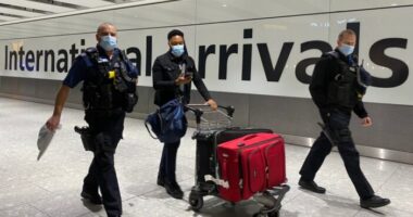 Még tovább szigorodnak a szabályok a Nagy-Britanniába érkezőkkel szemben a járvány miatt