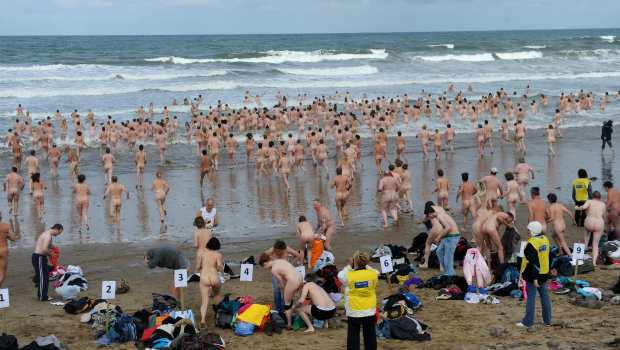 Hundreds-of-swimmers-have-braved-the-cold-of-the-Northumberland-coast-in-an-attempt-at-a-record-breaking-skinny-dip