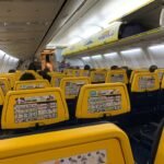 Horror a Ryanair londoni járatán: két férfi megette az útlevelét, pánik és kényszerleszállás lett a vége