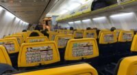 Horror a Ryanair londoni járatán: két férfi megette az útlevelét, pánik és kényszerleszállás lett a vége