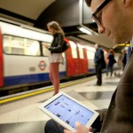 A metró utasai fogták le a lányt taperoló zaklatót a Piccadilly line vonalán