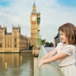 Friss, hivatalos adatok: kevesebben jönnek, és többen mennek Angliából (a magyarok is)