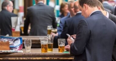 Döbbenetesen sokan jelentenek beteget Nagy-Britanniában azért, mert másnaposak az előző esti piálás miatt