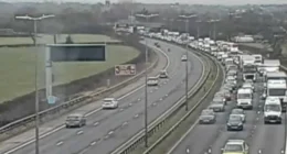 Horrorbaleset az M6-os autópályán Angliában: több jármű is elütött egy gyalogost