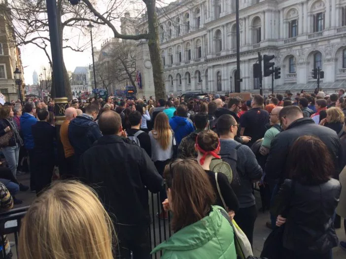 Ilyen volt a Londoni magyar tüntetés képekben: az angliai magyarság is utcára vonult