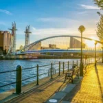 Manchester ölelése: Magyar kalauz az otthonérzethez Anglia szívében