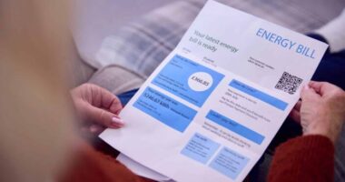 Nagyszerű hír a Nagy-Britanniában élőknek: tovább csökkennek az energiaszámláink, és ezzel együtt a megélhetési költségeink