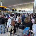 Vagy 15,000 utas bukta a mai repülőjáratát Anglia legnagyobb repülőterén: tovább nő a káosz Heathrow-n, és még kártérítés sem jár!!!