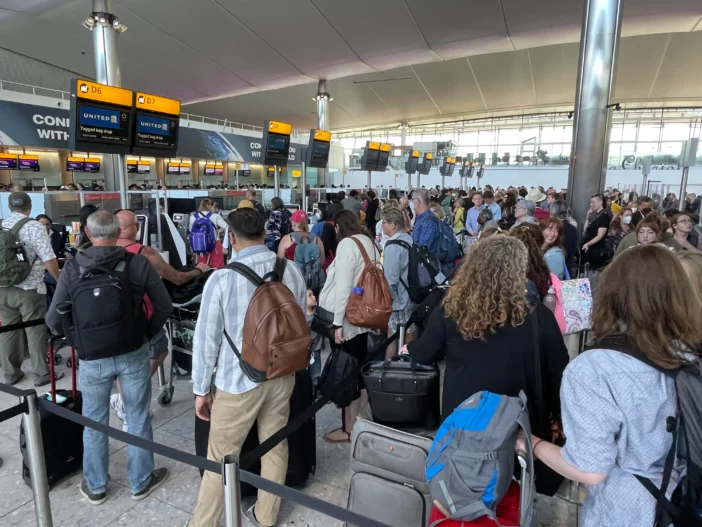 Vagy 15,000 utas bukta a mai repülőjáratát Anglia legnagyobb repülőterén: tovább nő a káosz Heathrow-n, és még kártérítés sem jár!!! 3