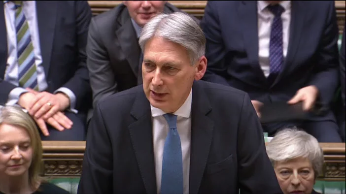 Saját miniszterei tervezik Theresa May eltávolítását a kormány éléről a Brexit miatt
