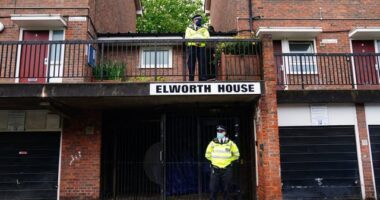 Alig 6 óra leforgása alatt 2 iskolás gyereket késeltek halálra Londonban