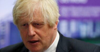 adóemelés national insurance