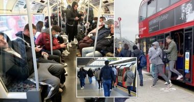 A koronavírus ellenére újra tömeg a buszokon és metrókon Londonban