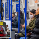 Emberek ezrei csak azért sem viselik a maszkot Londonban a tömegközlekedésen