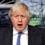 Kiszivárgott egy fotó, amin maga Boris Johnson is vidáman borozgat a beosztottjaival a lockdown kellős közepén