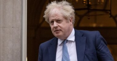 Érik a Boris Johnson elleni szavazás: Már több, mint 100-an a saját pártjának képviselői közül is készen állnak a leváltására