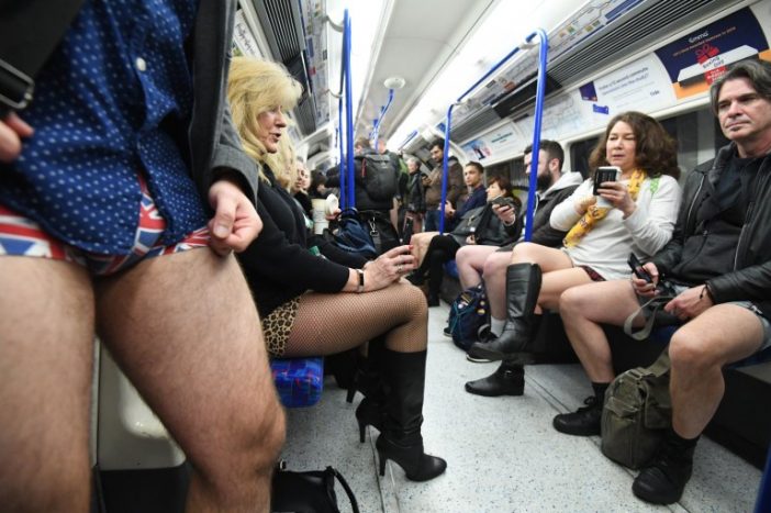 Ilyen volt a nadrág nélküli metrózás világnapja Londonban 2020-ban képekben 7