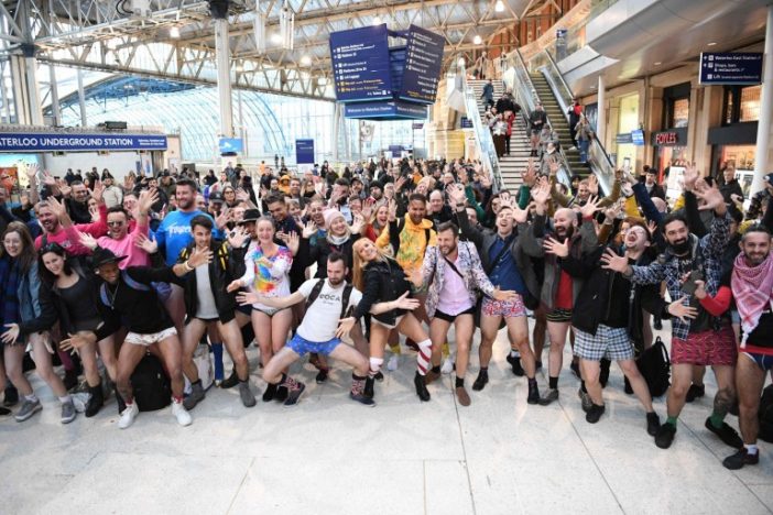 Ilyen volt a nadrág nélküli metrózás világnapja Londonban 2020-ban képekben 6