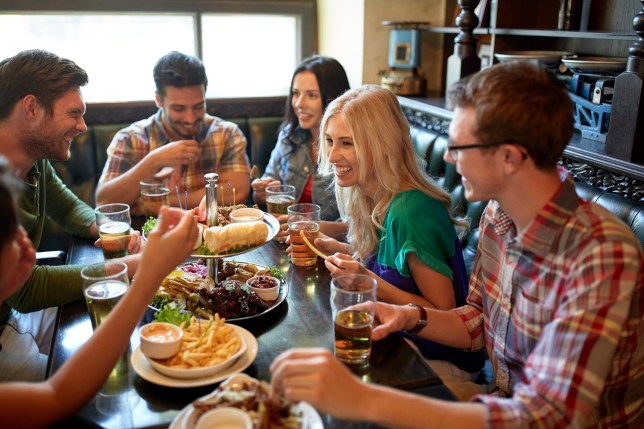 Mától országos szinten kedvezményesen ehetünk az éttermekben, pubokban és kávézókban Nagy-Britanniában 1