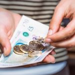 Melyik hónapban nem kell fizetnünk a council tax adót Nagy-Britanniában és miért?